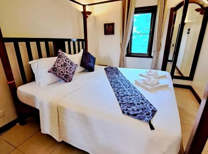 Hotel Den Totonou 3*