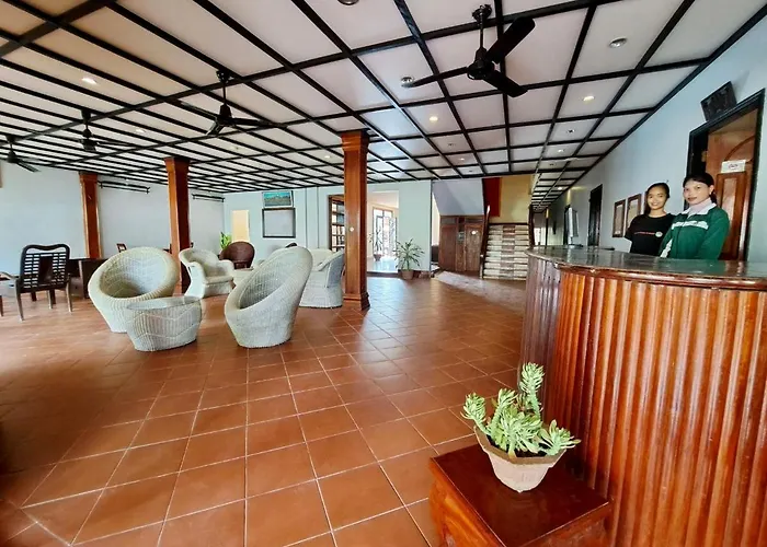 Hotel Den Totonou