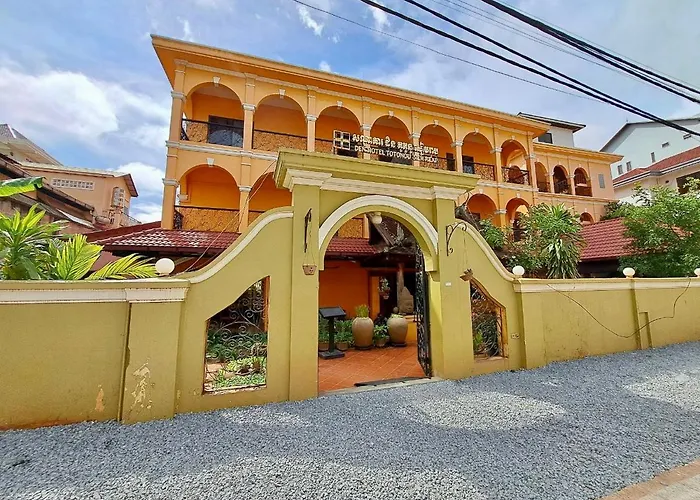 Den Totonou Hotel
