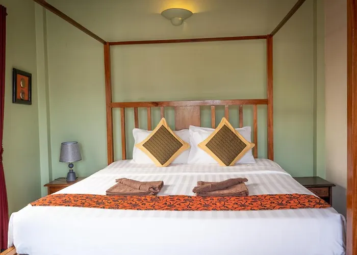 Den Totonou Hotel
