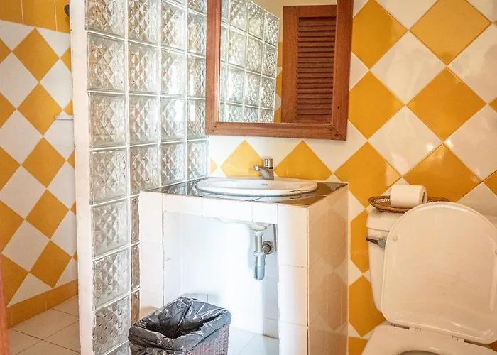 Hotel Den Totonou 3*
