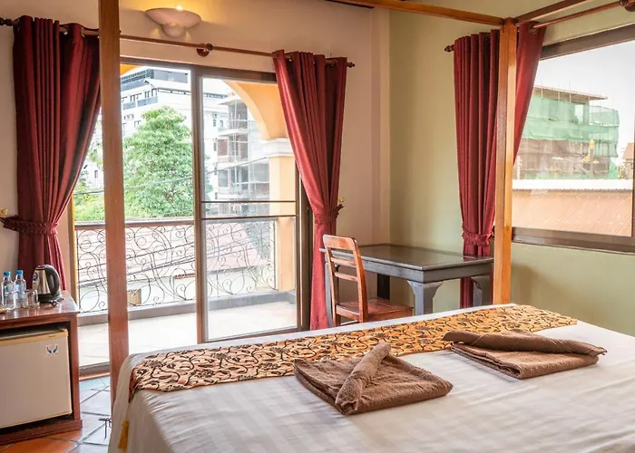 Den Totonou Hotel