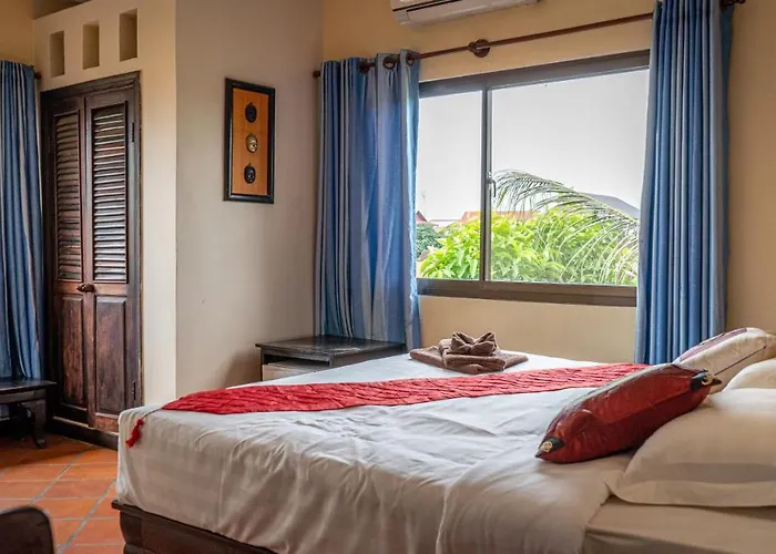 Den Totonou Hotel 3*