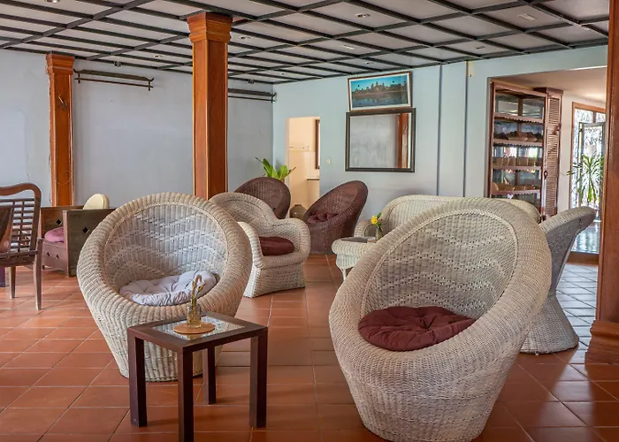 Den Totonou Hotel