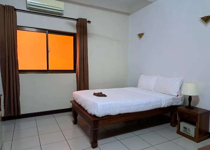 Hotel Den Totonou 3*