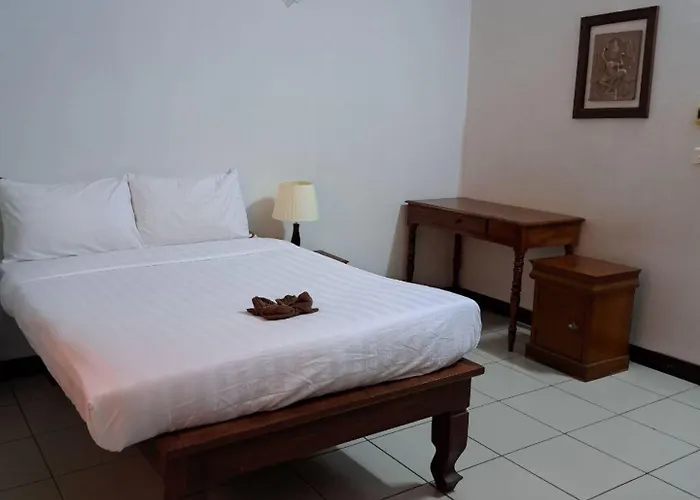 Den Totonou Hotel 3*