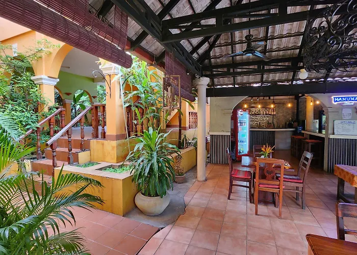 Den Totonou Hotel 3*